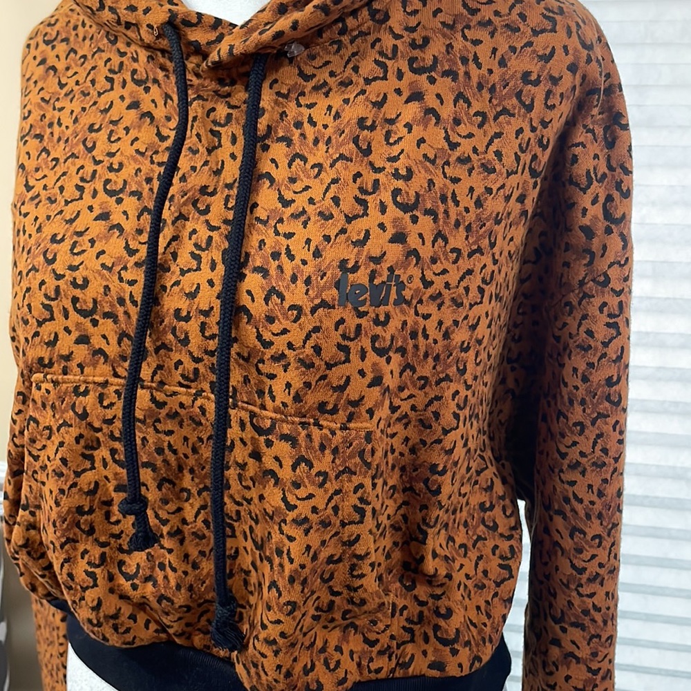 NWT! Women’s Levi’s leopard crop hoodie sweater size M! - Picture 4 of 6